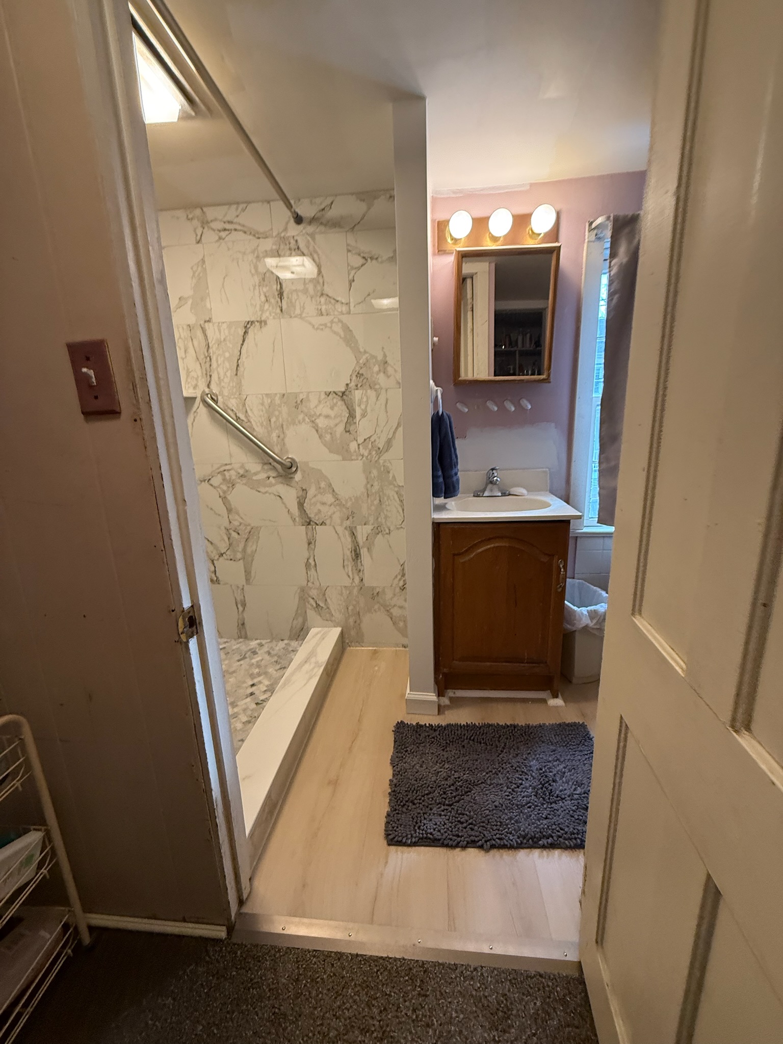 Bathroom Marble Walkin - Photo 5