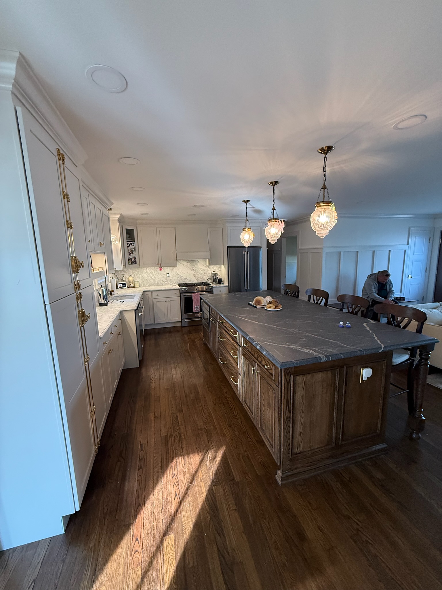 Bathroom Marble Walkin - Photo 13