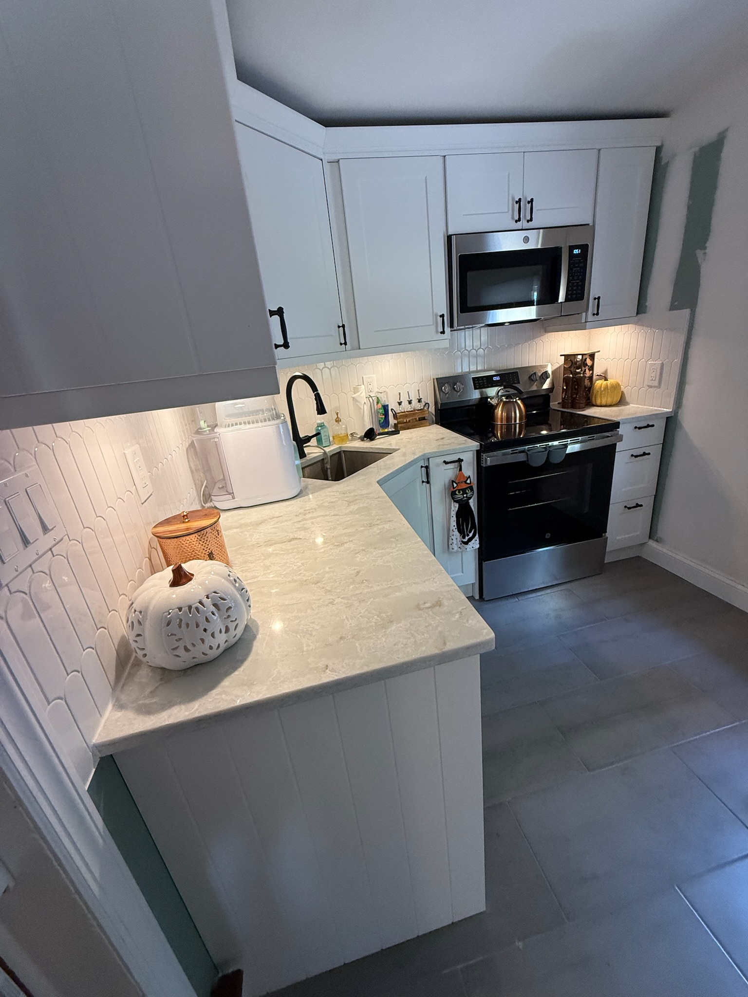 Bathroom Redgard Tile - Photo 5