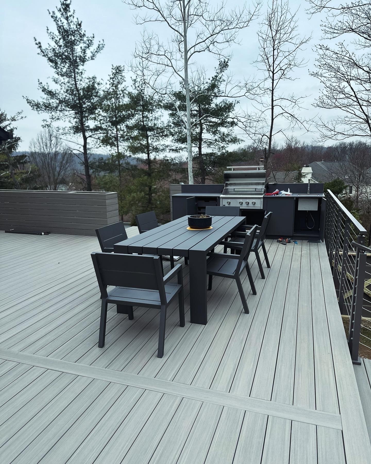 Deck Contemporary Blackwhite