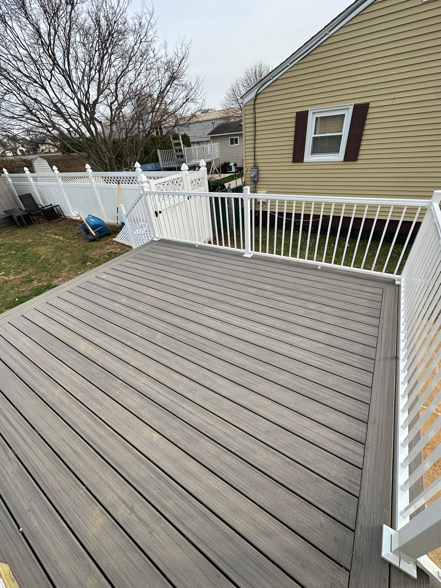 Deck Gray Modern - Photo 3