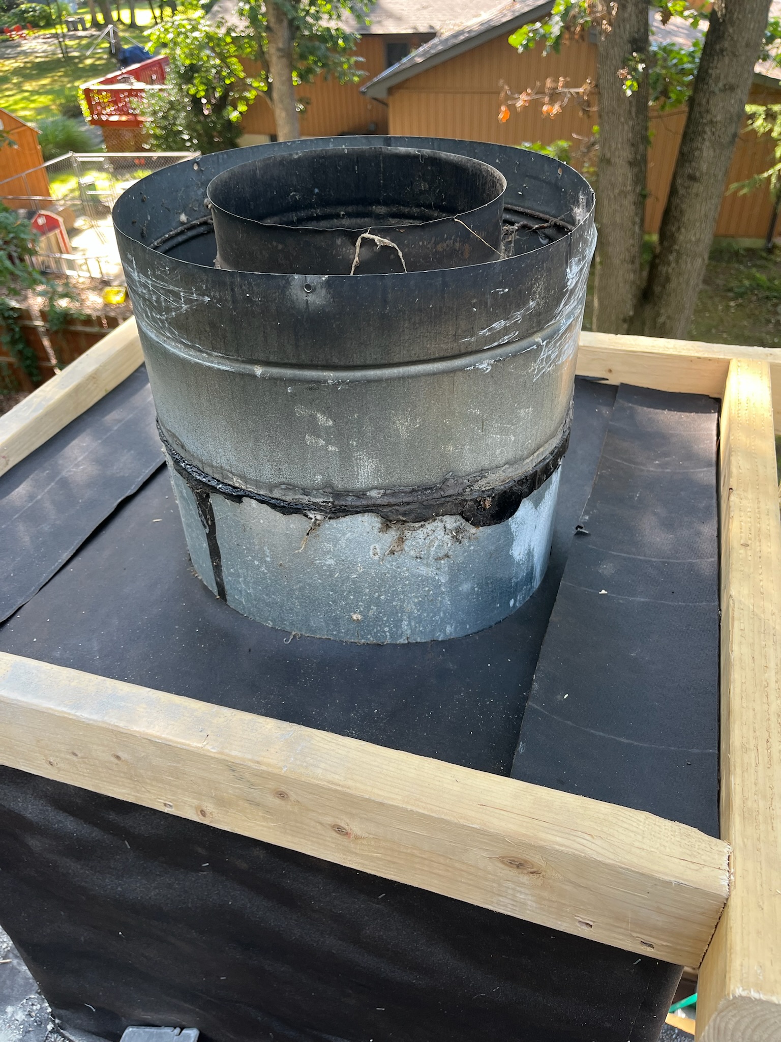 Deck Twostory Whiterailing