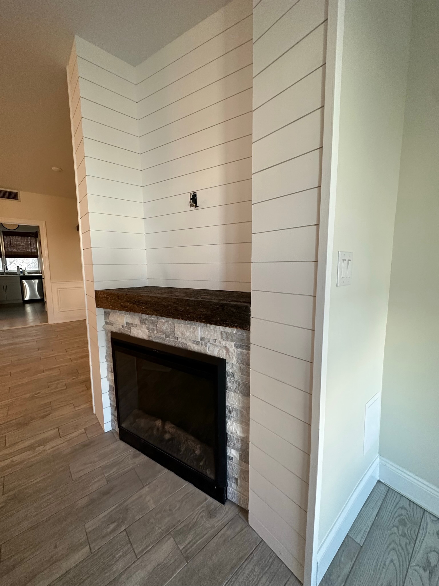 Interior Flooring Fireplace - Photo 16