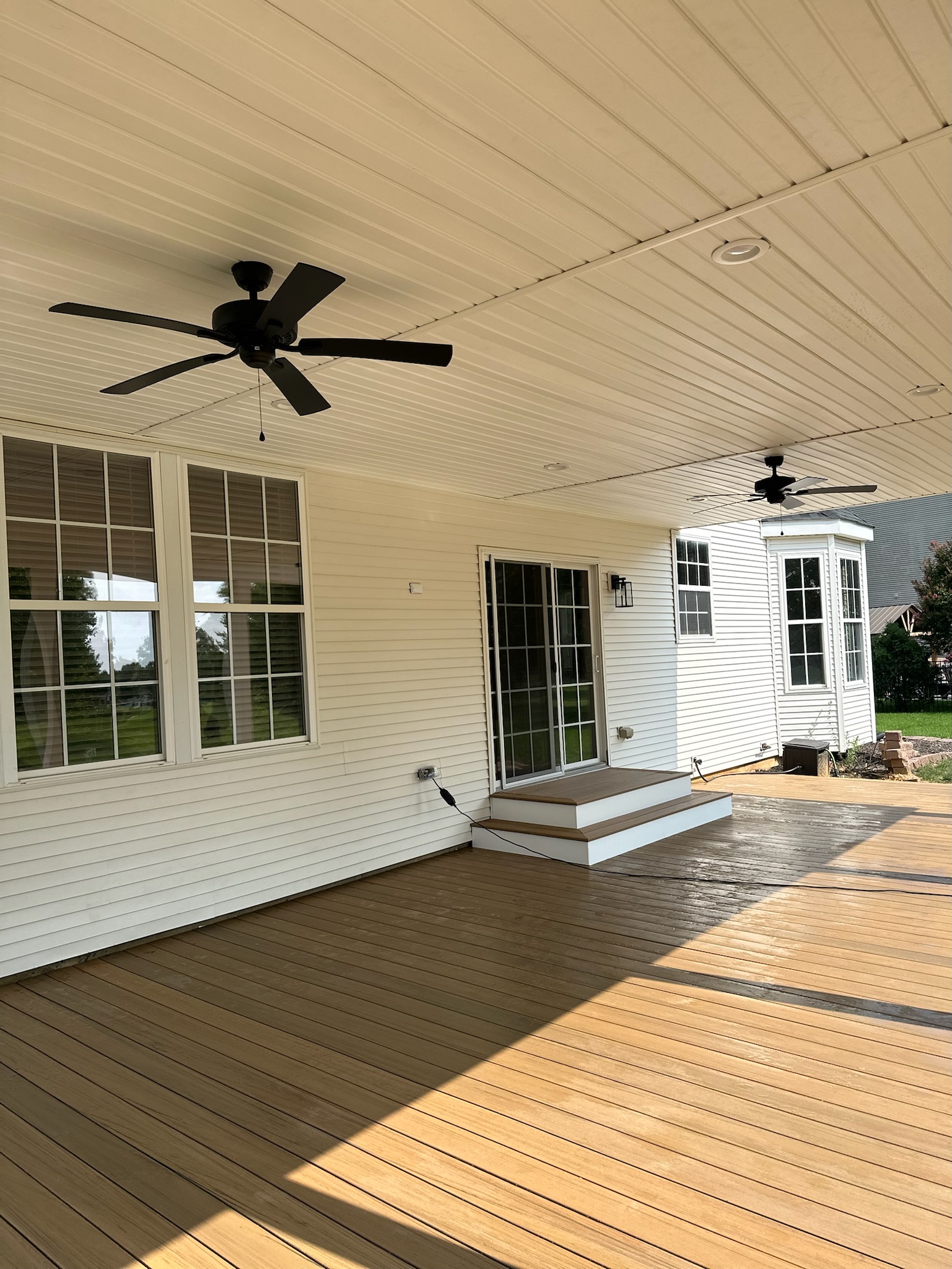 Interior Screenedporch Night - Photo 10