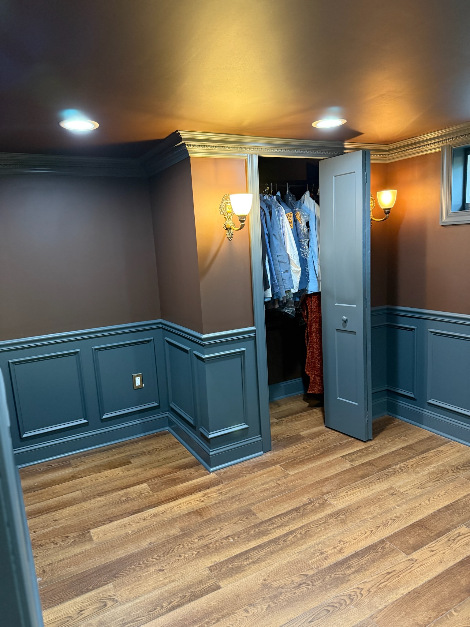 Kitchen Whitecabinets Island - Photo 7