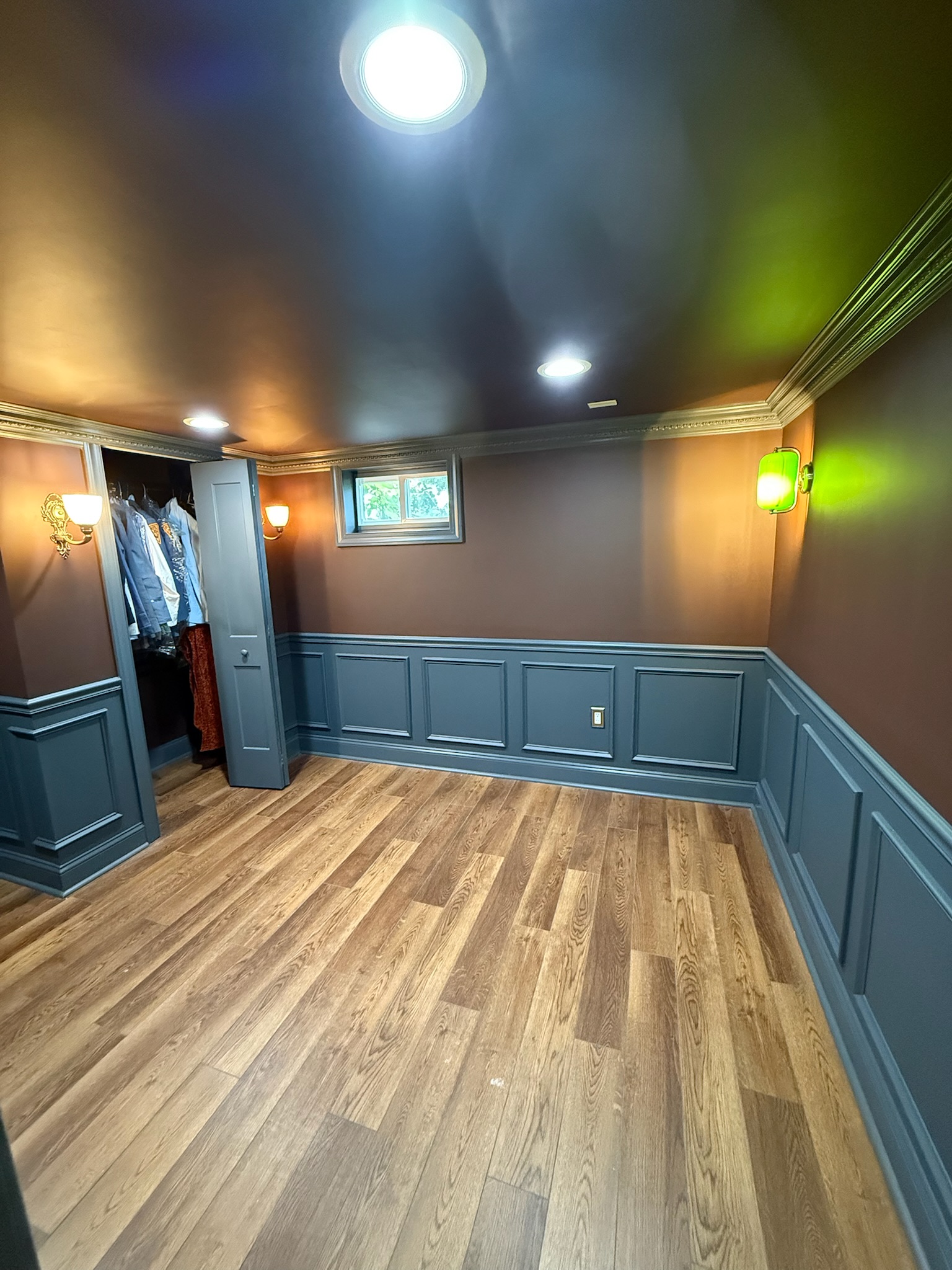 Kitchen Whitecabinets Island - Photo 9